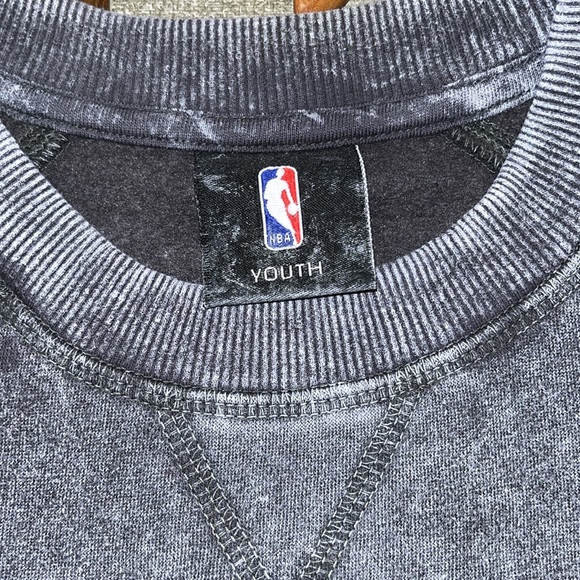 NWOT NBA Youth Heathered Gray New York Knicks Fleece Crew Sweatshirt - Picture 8 of 8